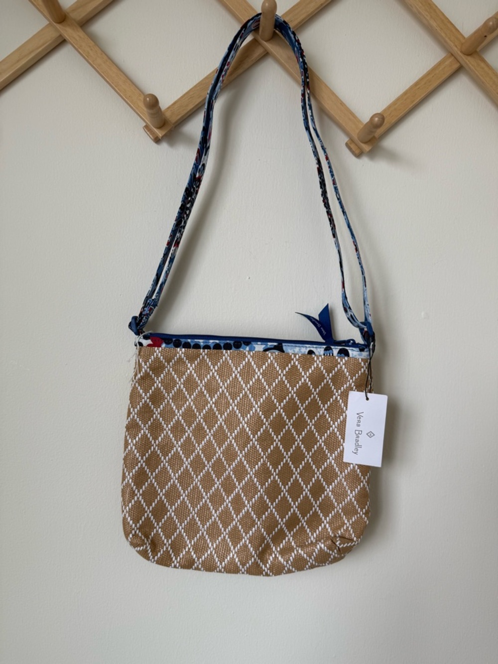 Vera Bradley Fireworks Medallion Straw Woven Crossbody Beach Bag - Picture 3 of 3